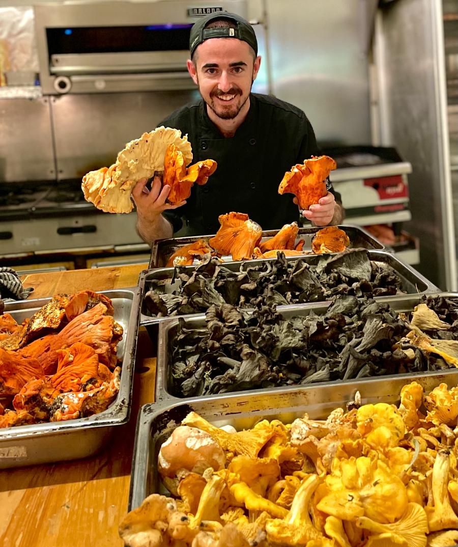 Alex Mayberry cooking his foraging finds