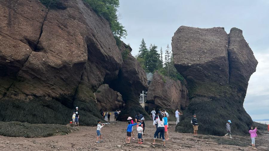 Walking on the ocean floor, Hopewell Rock Provincial Park