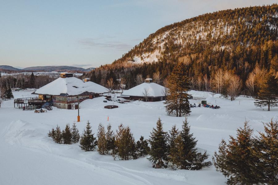 Sugarloaf Provincial Park - Lodge, Winter