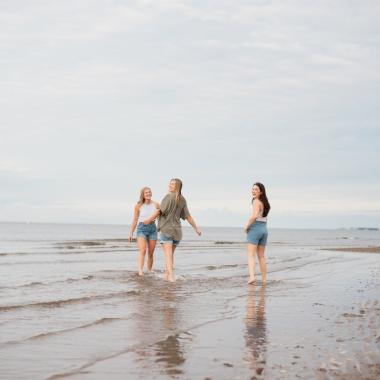 Parlee Beach 3 girls