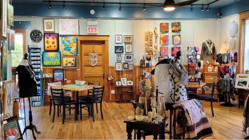 Acanthus Gallery / #CanadaDo / Best Things to Do in Grand Falls