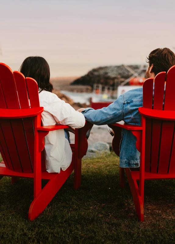 Couple on red chairs, St. Martins